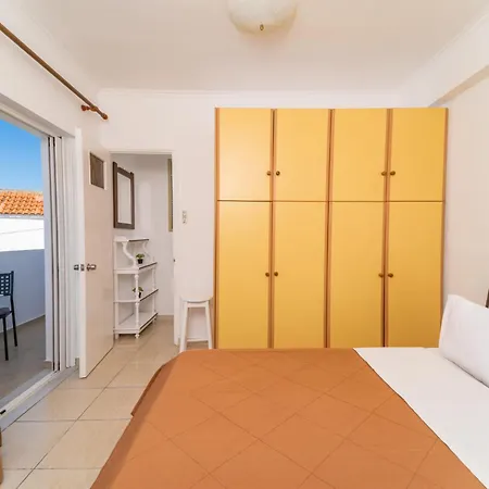 Pedro Navarino 3 Laganas