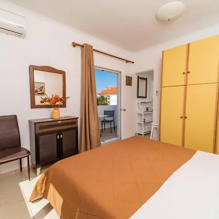 Pedro Navarino 3 Laganas